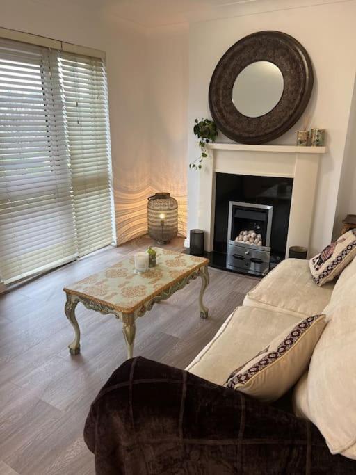 Cosy 2 Double Bed Apartment Swords Exterior photo