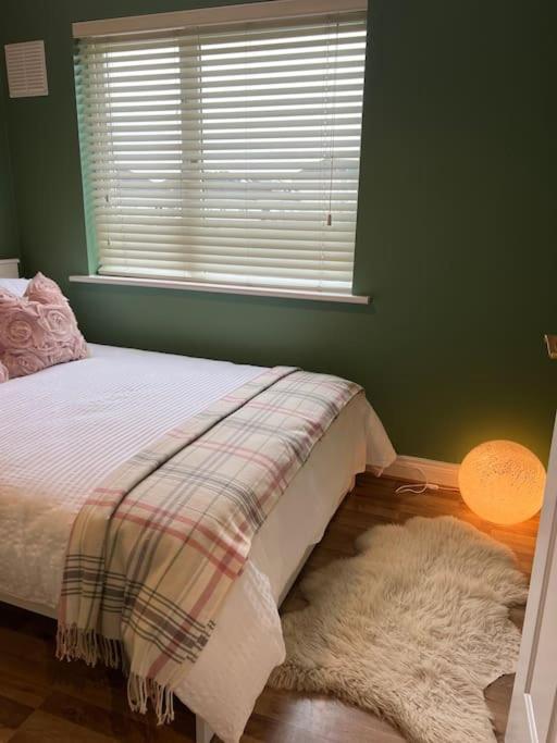 Cosy 2 Double Bed Apartment Swords Exterior photo